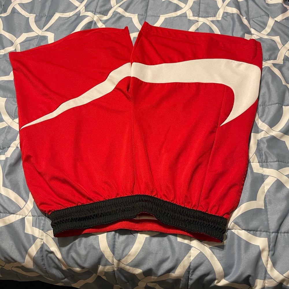 Nike men’s basketball shorts large